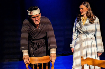 Ronnie Marmo as Alcoholics Anonymous founder Bill Wilson, and Katherine Wetterman as his wife Lois Wilson, in “Bill W. and Dr. Bob,” in its Chicago premiere at the Biograph Theater through April 14.