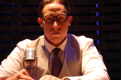 Michael Peters plays charlatan Dr. John Brinkley in “Man of the People,” through November 20, 2022 at Chicago Dramatist Theatre, 1105 W. Chicago Ave. in Chicago.
