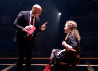 (left to right) Glenn Davis and Caroline Neff in Steppenwolf Theatre Company’s Chicago premiere of Describe The Night by ensemble member Rajiv Joseph, directed by ensemble member Austin Pendleton, running now through April 9, 2023.