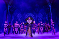 Michelle Williams ( Viola Van Horn ) and the ensemble of Death Becomes Her