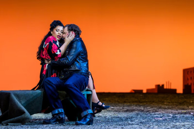 Gabriella Reyes as Nedda and Luke Sutliff as Silvio in Pagliacci.